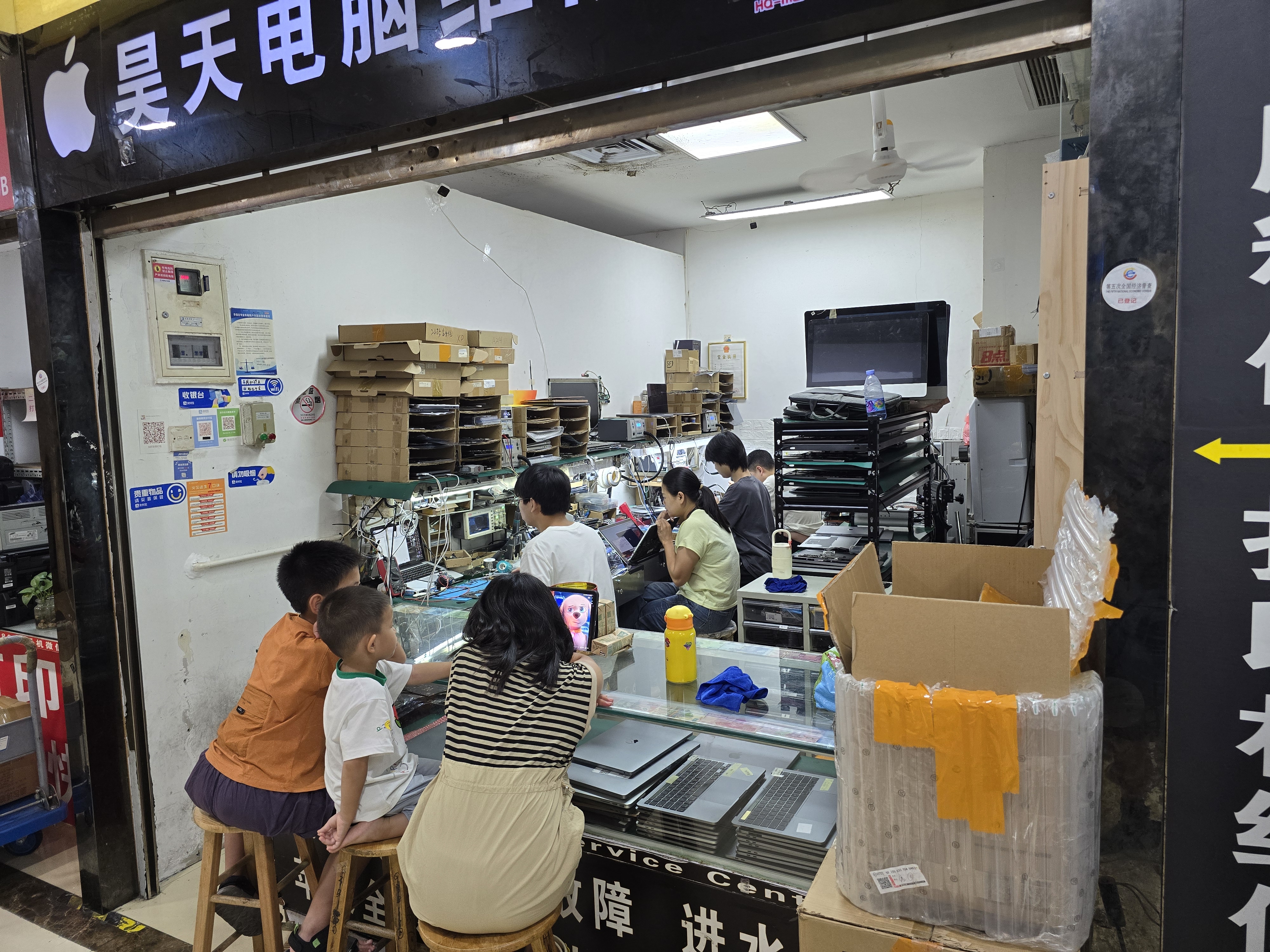 Component-level repair at Huaqiangbei Electronics World